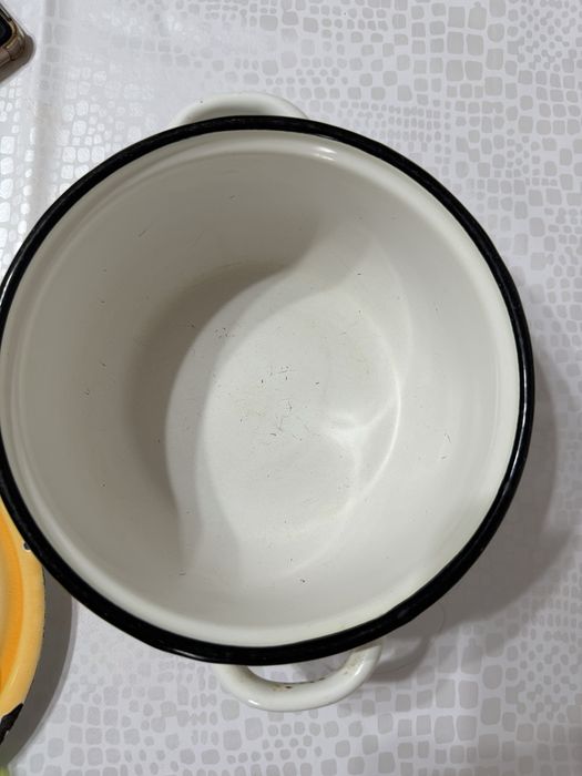 Продам кастрюлю эмалированную советскую