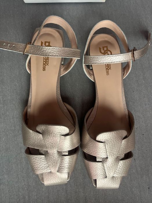 Модерни гръцки сандали