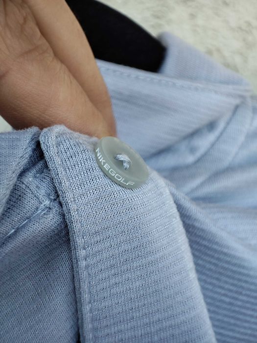 Tricou Polo Nike gri deschis, material tehnic din poliester, mărimea M