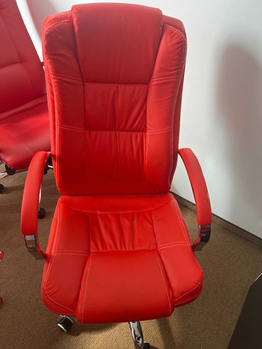 стилни офис столове в червен цвят