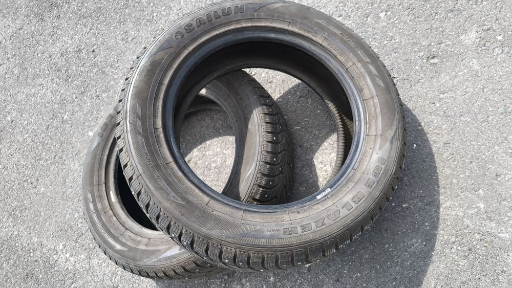 Два баллона  зимней  резины 235-60-R18