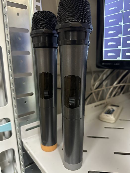 Беспроводные ручные микрофоны 2шт