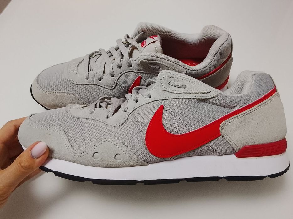 44.5 номер мъжки  Nike Venture Runner