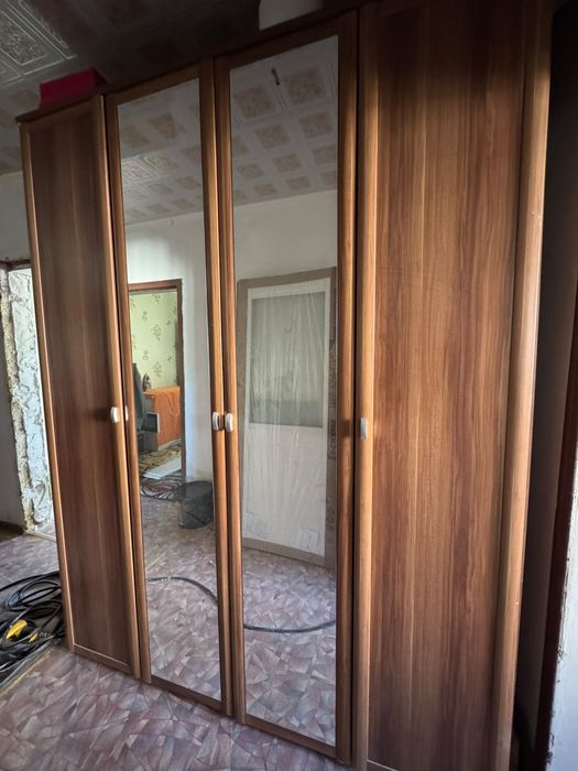 Продам шкаф для спальни.