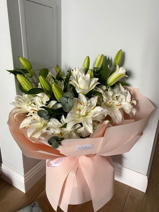 Цветы лилия красивый букет