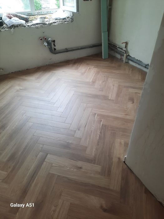 Укладка кафеля и ламината.