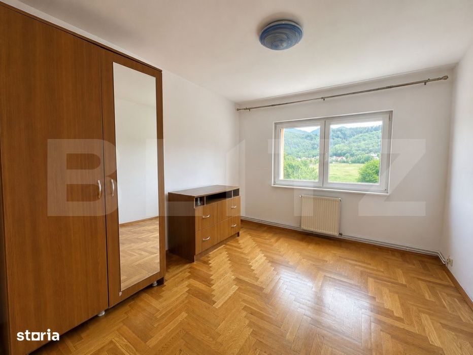 Apartament 4 camere, 100 mp, 2 parcari + 2 boxe, etaj 1, zona Noua - B