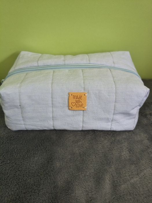 Ръчно изработени несесери и панери