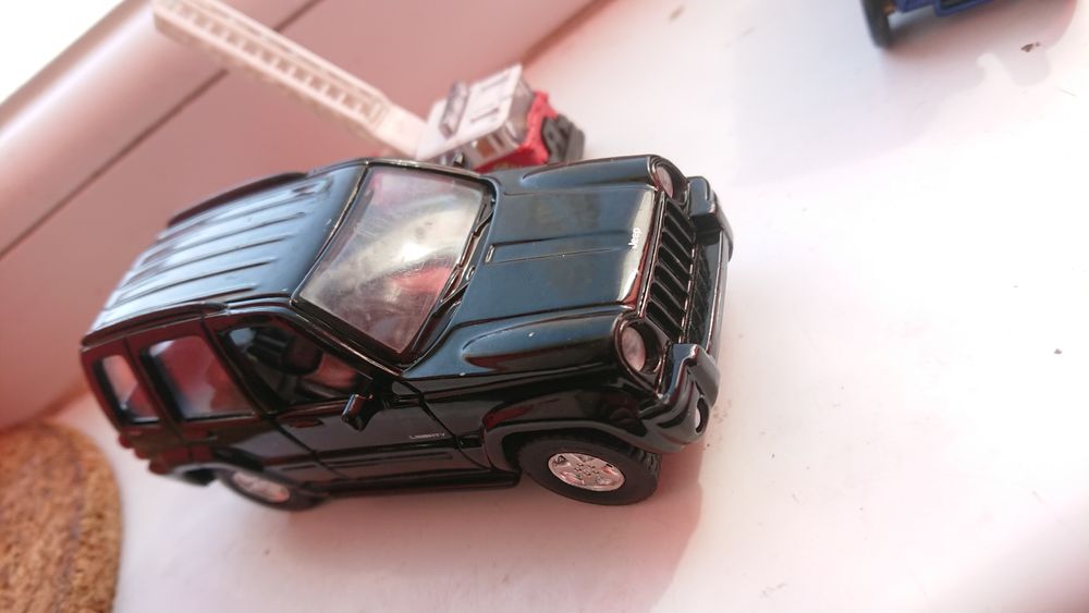 Количка Maisto Chrysler Jeep Cherokee 1/39