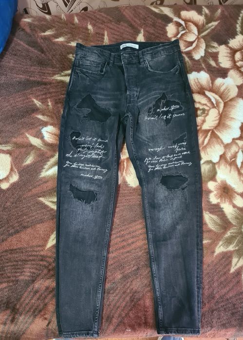 Blugi ZARA negri cu petece și rupți noi fără etichetă