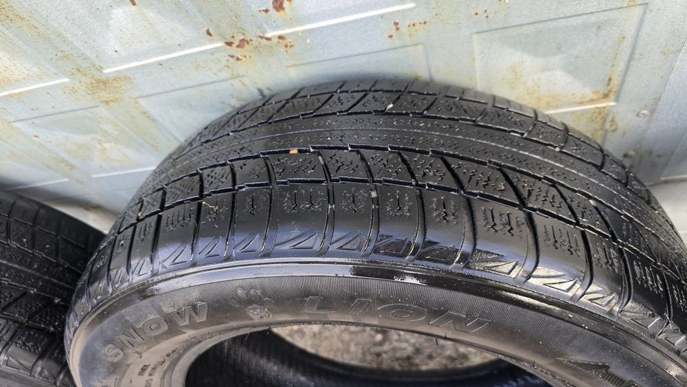Зимние шины 215/60/16