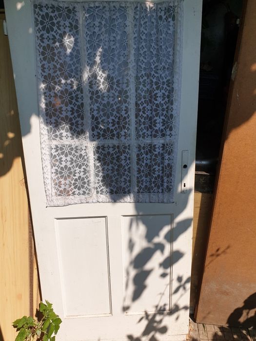 Два бр.дървени врати