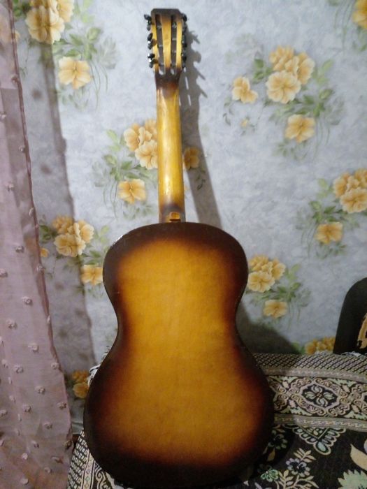 Продам гитару советскую в отличном состоянии