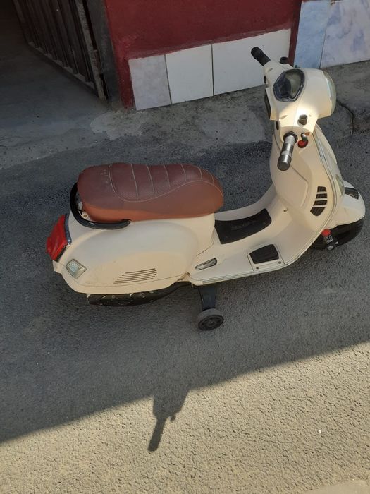 Vând masinuta electrica