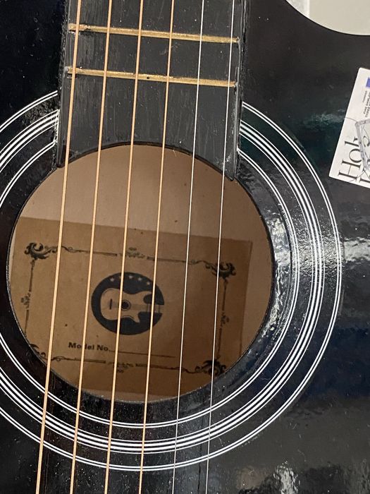 Продаю гитару в хорошем состояний