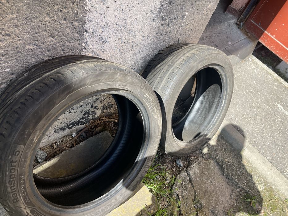 Vand Cauciucuri 235/45/17 foarte bune