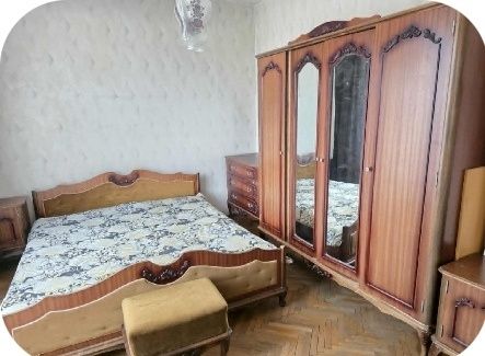 Давам четиристаен апартамент под наем до колхозен пазар