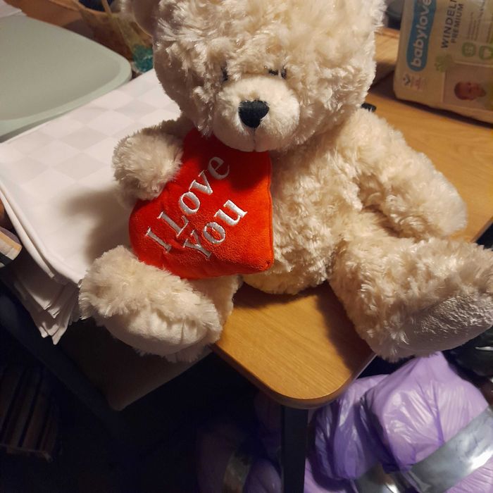 Плюшено мече със сърце