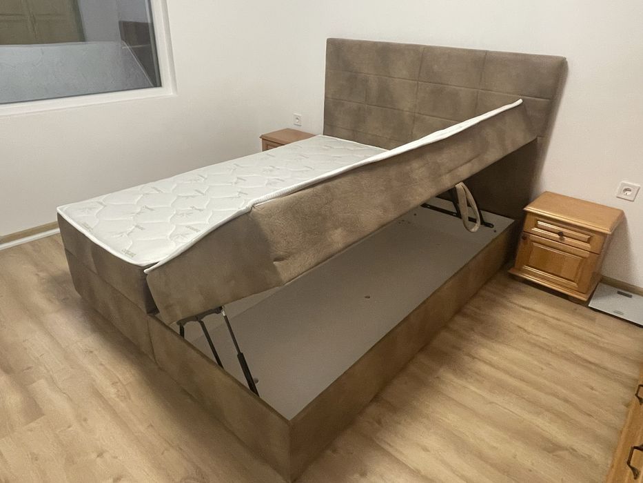 Легло с матрак 160х200см и подарък