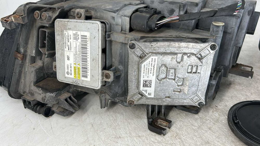 Far stanga/dreapta cu xenon Audi A4 B8 an 2010