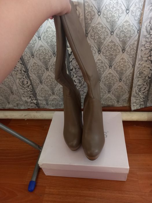 Продам сапоги новые