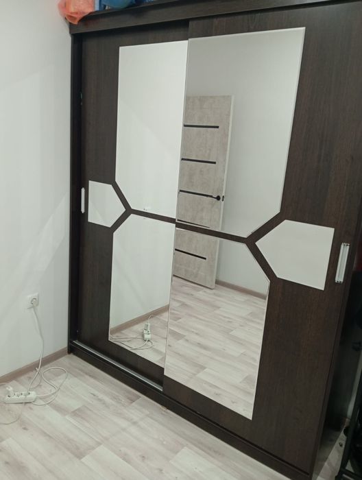 Продаётся шкаф темно-коричневого цвета. 120000 тенге. 180см*60см.