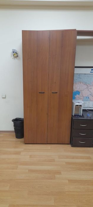 Офисная мебель шкафы столы