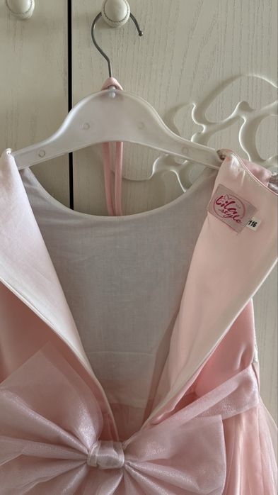 Платье нарядное, детское! На 5 лет!