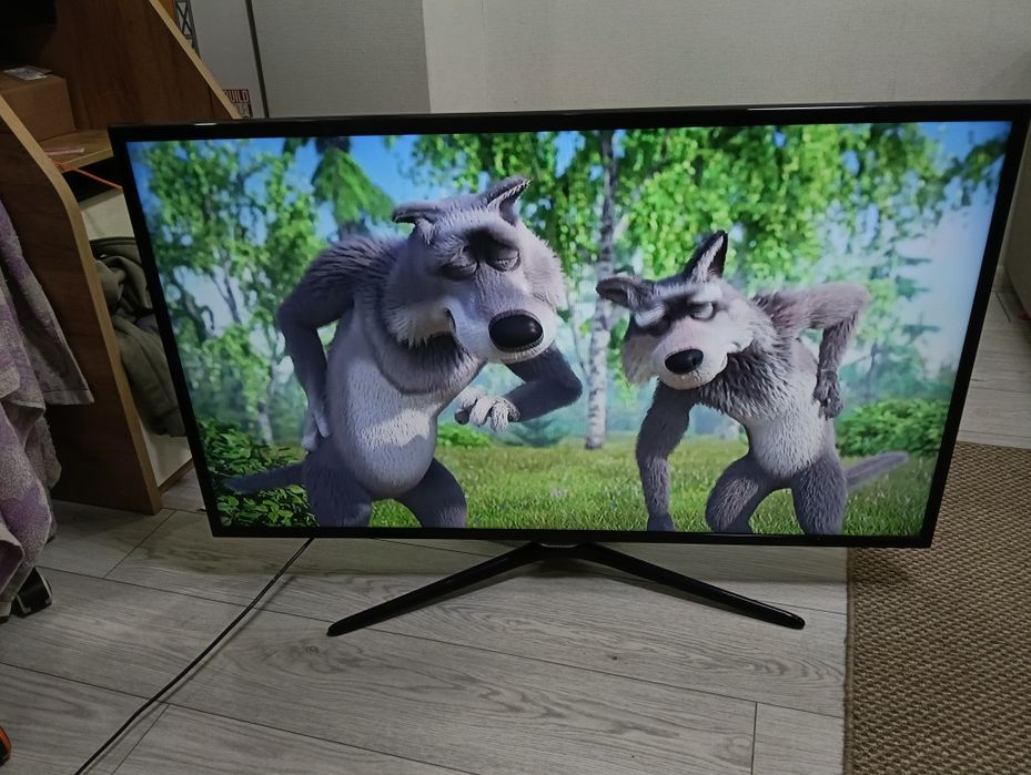 Продам большой телевизор Samsung Smart tv