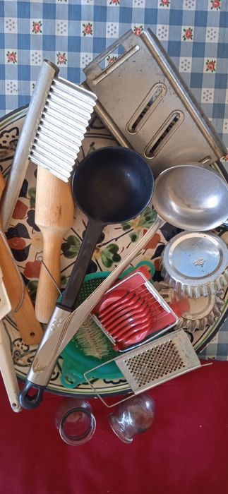 Столовый набор кухонных принадлежностей: ложки,ножи.. Новые