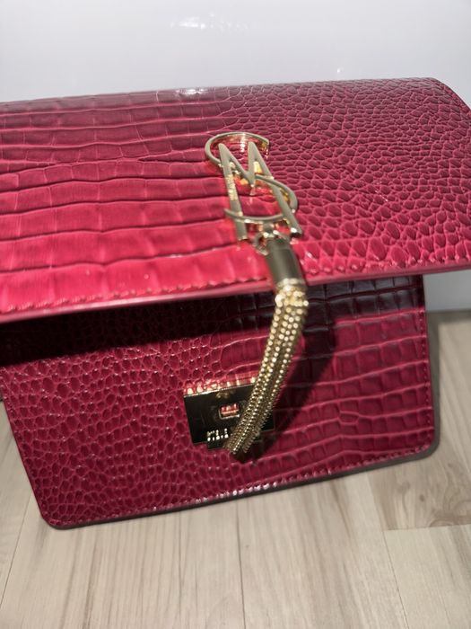 Steve Madden червена чанта със златно лого