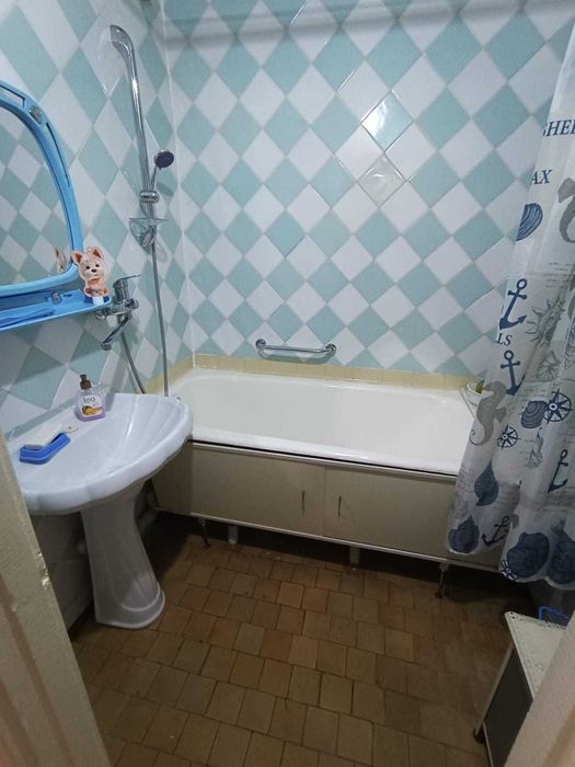Продам 2ком квартиру Район 8й школы