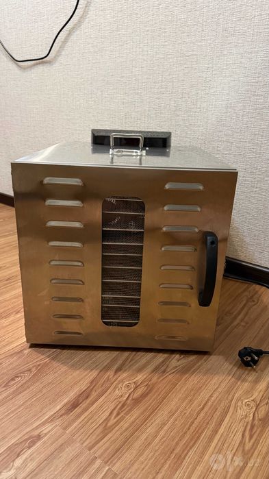 Продаю дегидратор Hurakan HKN-DHD12M