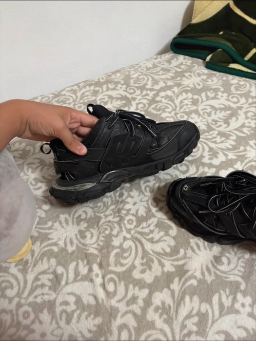 Balenciga led track