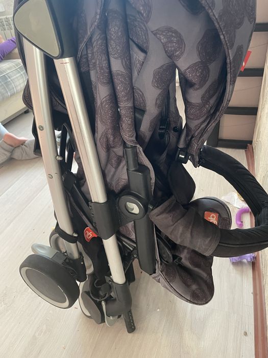 Коляска с люлькой