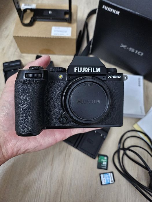 Продам фотоаппарат Fujifilm X-S10