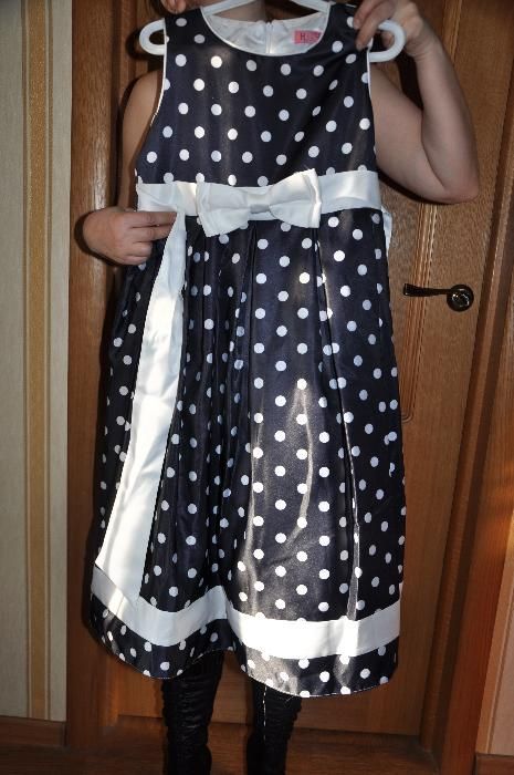 продам платье на девочку