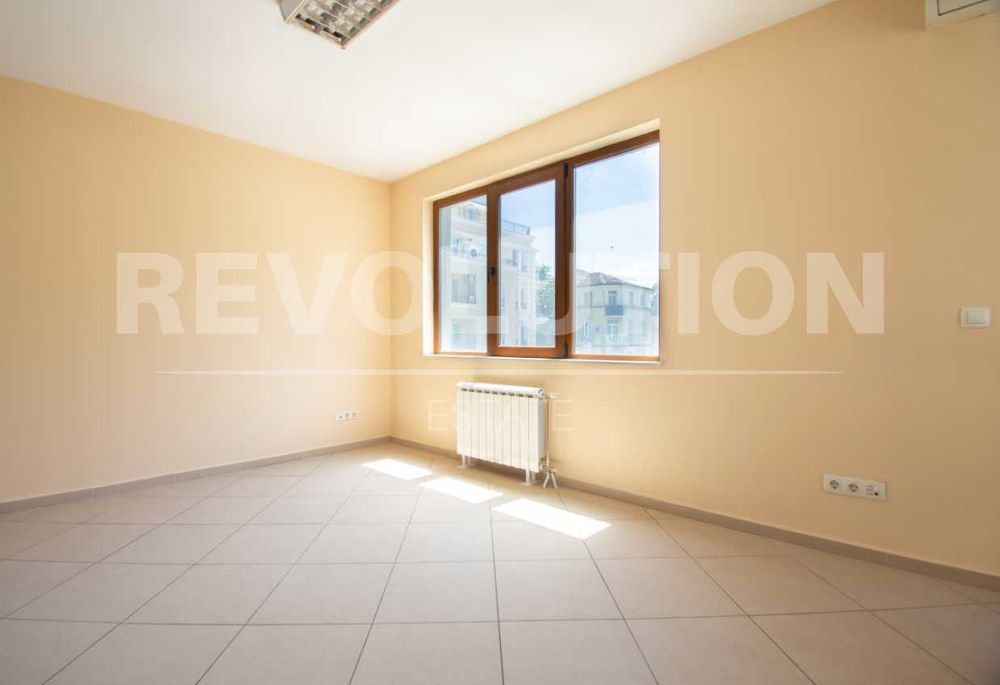 Дава се под наем Офис в София, Банишора - 122 кв.м за 728.79 € - Снимка #1