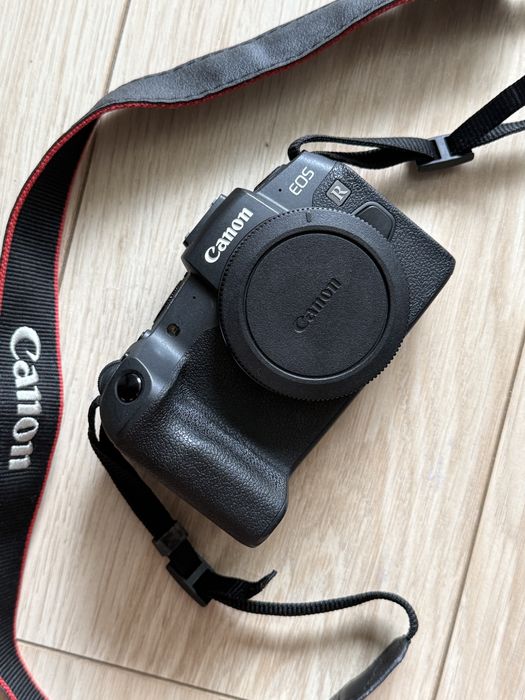 Беззеркалка Canon RP body