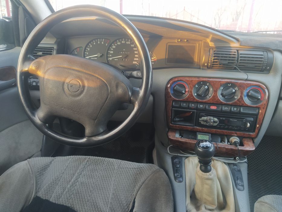 Опель Омега б 1994г.