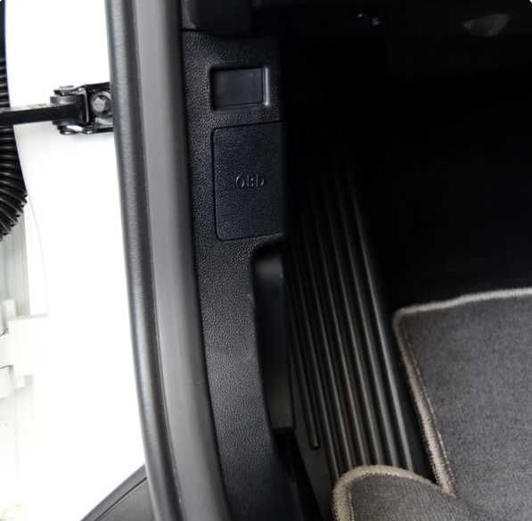OBD капаче BMW E90 Е91 Е92 Е93 букса чип тунинг 320д 325d 330d 335д