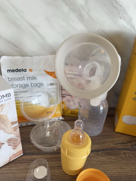 Ръчна помпа за кърма Medela + още неща
