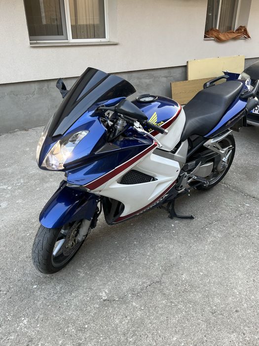 Продавам Honda Vfr 800