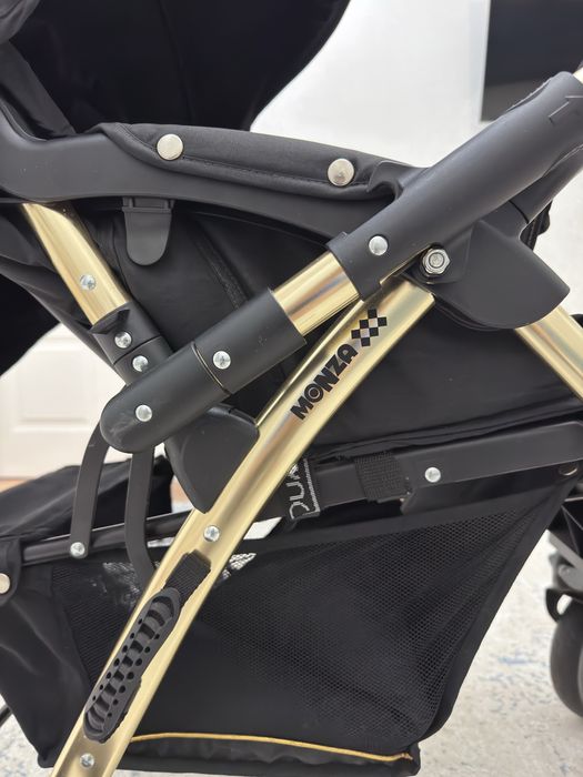 Продам прогулочную коляску- «книжка»