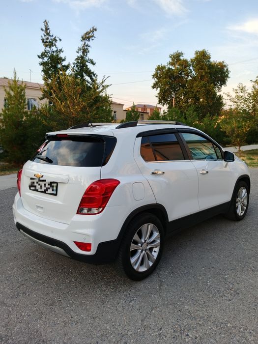 Tracker 1 . Rangi oq kraskasi 30%