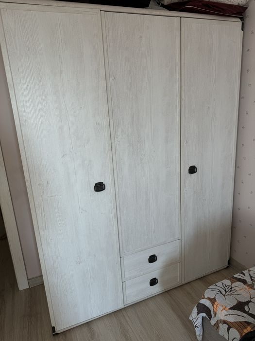 Продам спальный гарнитур  с кроватью