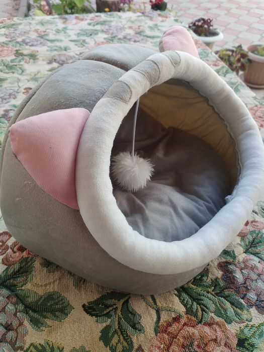 Лежанка для котейки продаю!
