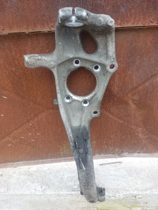 Fuzeta stanga audi4 cu pivot de 21 în stare fbuna