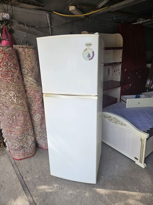 Продаётся холодильник самсунг рабочий всё родной