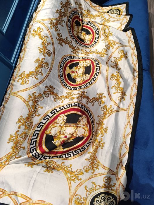Роскошный  шелковый шарф ,платок Versace, барокко